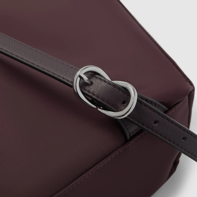 Zaino donna porta pc 15,6" in tessuto riciclato