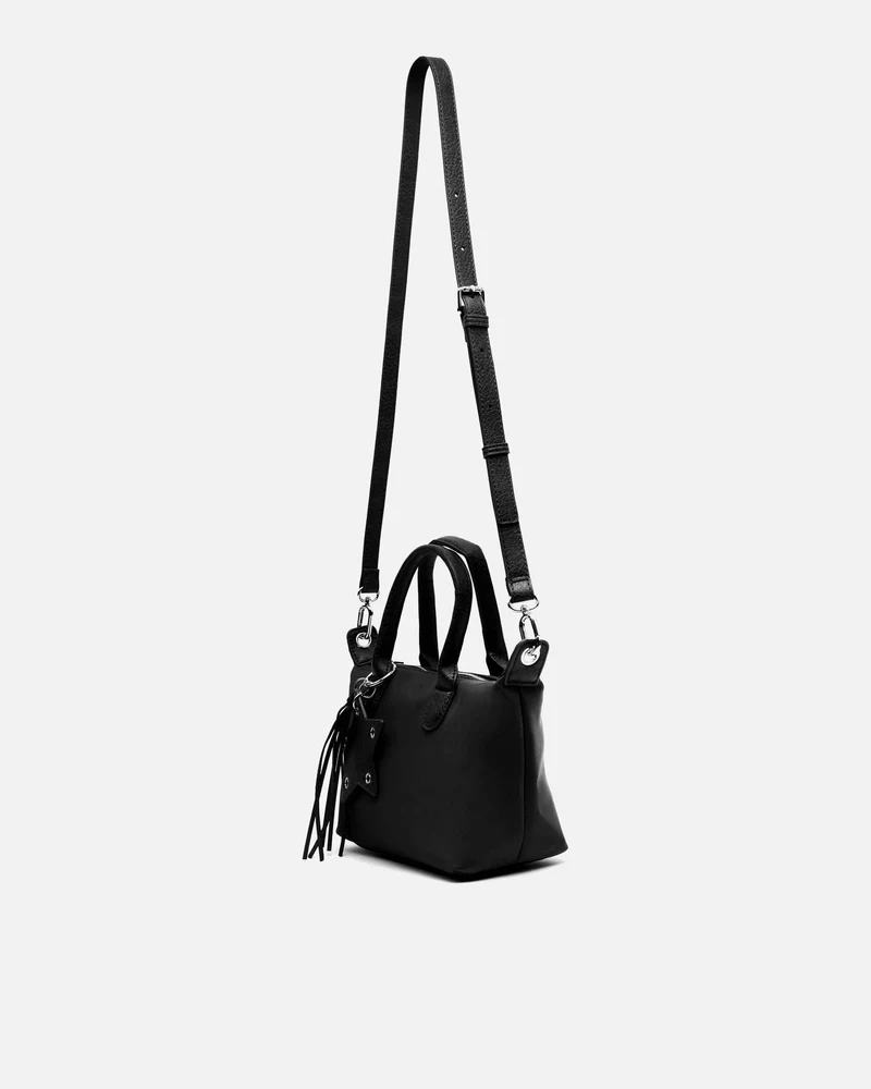 Cloti bolso tote en nylon con asa bandolera extraíble y detalle colgante
