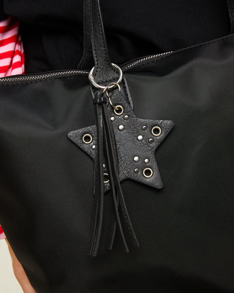 Clote bolso shopper grande en nylon con detalle colgante