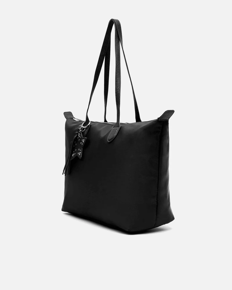 Clote bolso shopper grande en nylon con detalle colgante