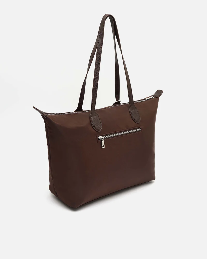 Clote bolso shopper grande en nylon con detalle colgante