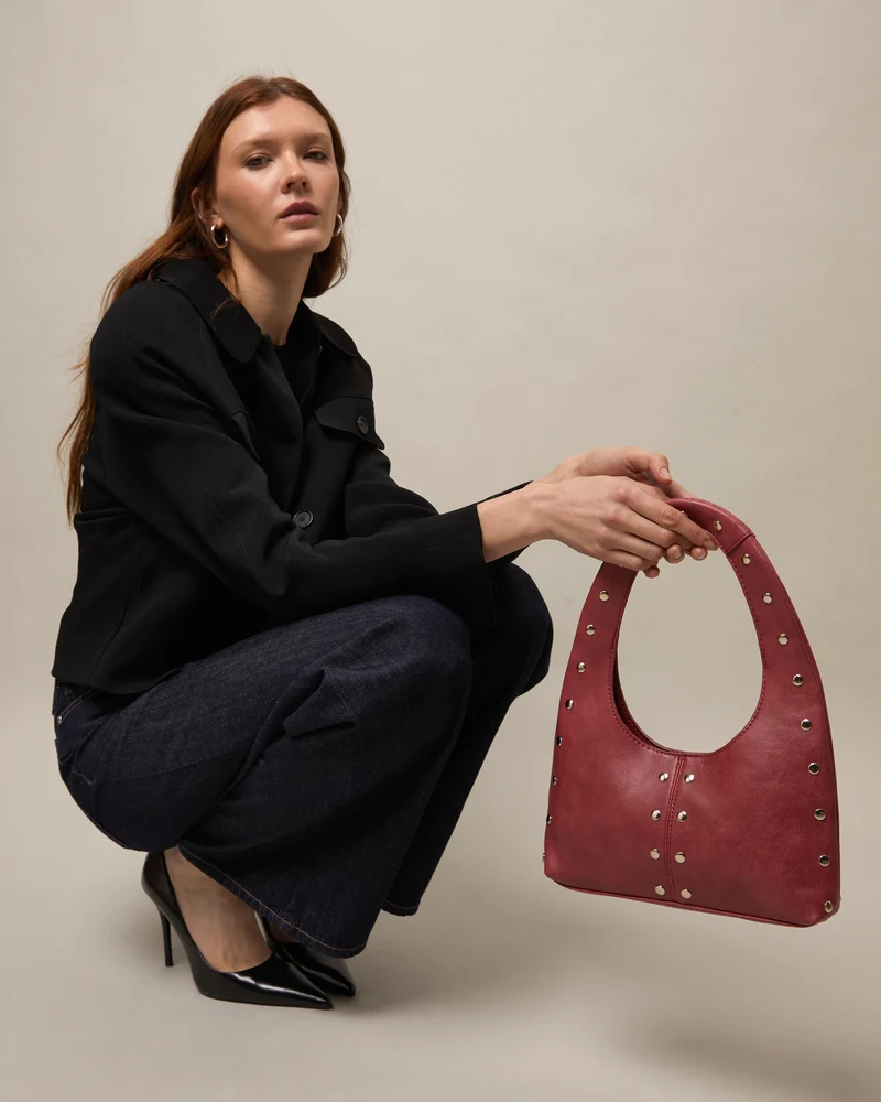 Estran bolso hobo pequeño con detalles metálicos