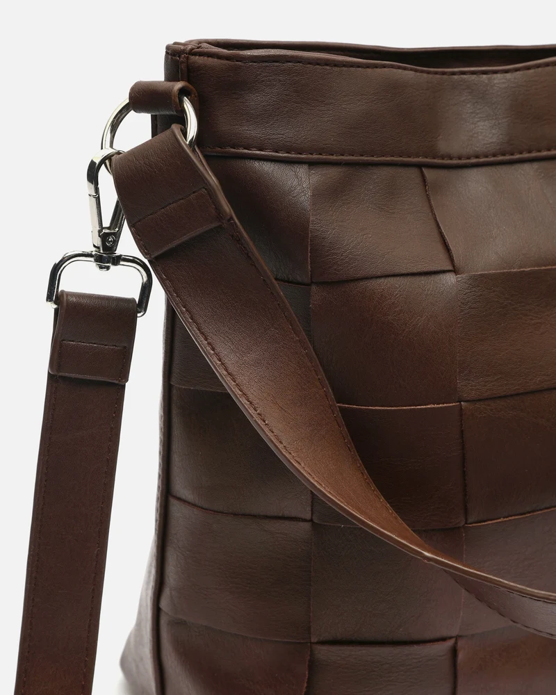 Fuso bolso de hombro trenzado con bandolera extraíble