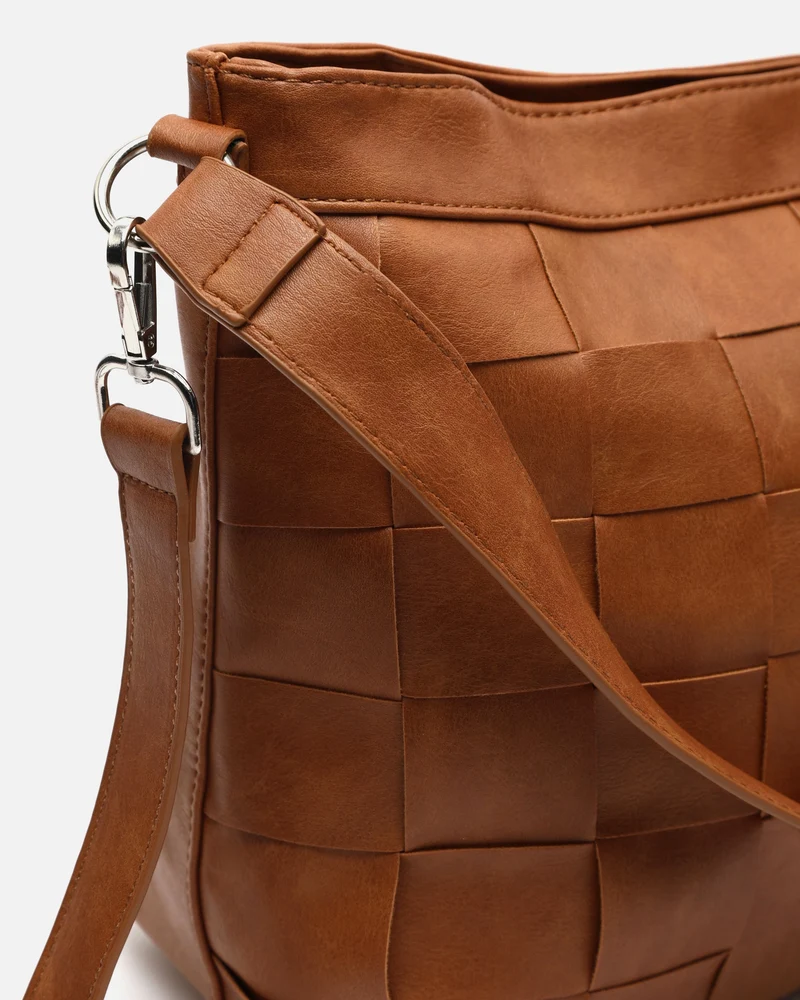 Fuso bolso de hombro trenzado con bandolera extraíble