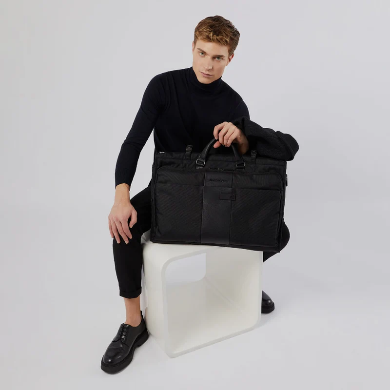 Borsa porta abiti pieghevole in tessuto riciclato