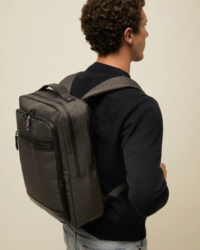 Odin mochila con bolsillo para portátil 15.6 pulgadas