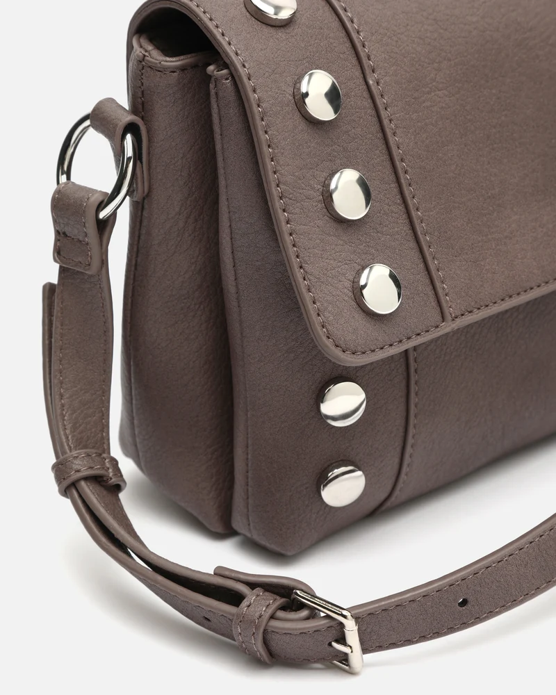 Diblin bolso bandolera con solapa y detalles metálicos