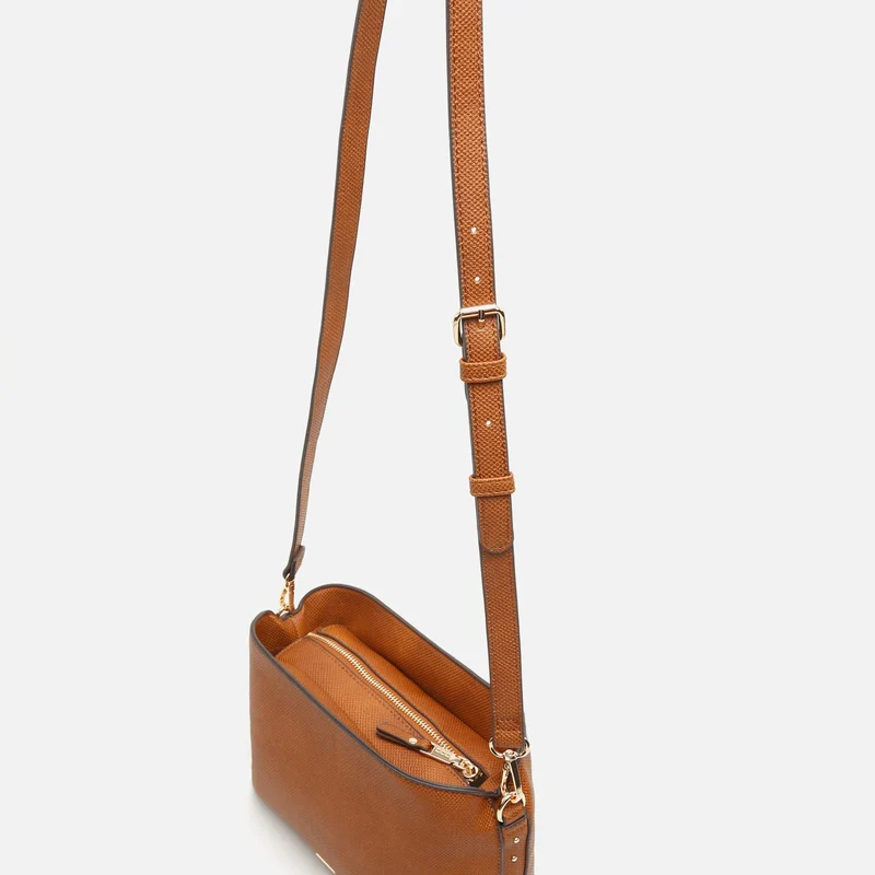 Engri bolso bandolera pequeño con detalles metálicos