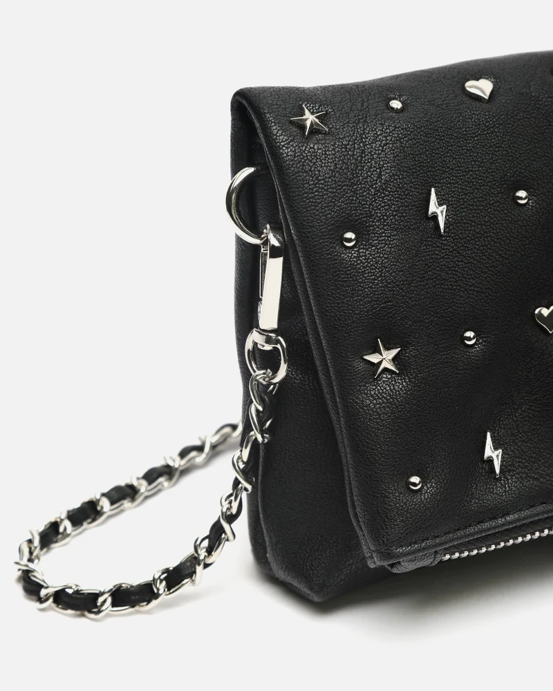 Maco bolso bandolera con solapa y detalles metálicos