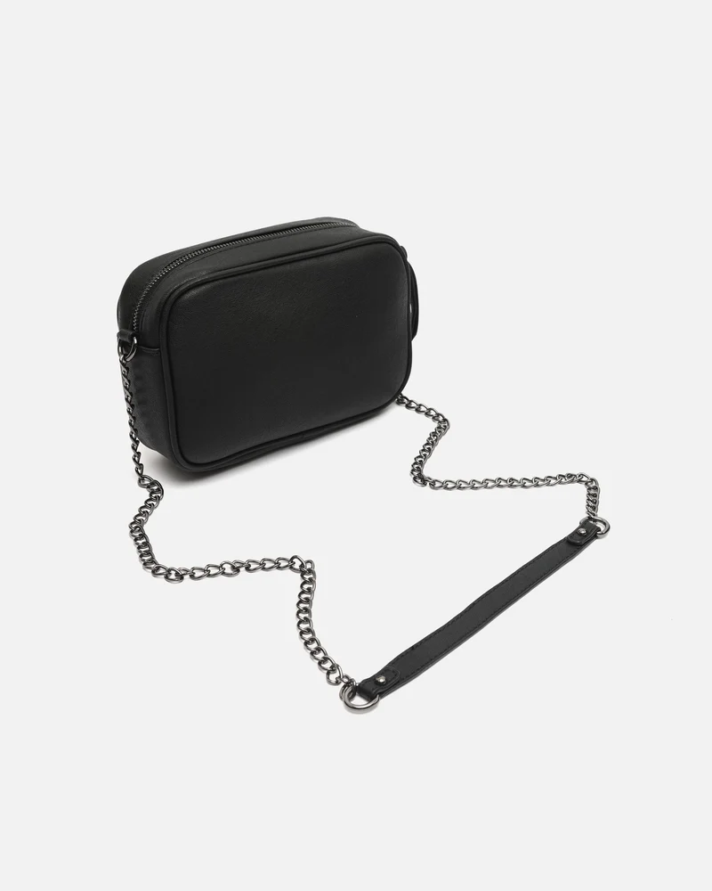Koretos bolso bandolera pequeño con detalles metálicos