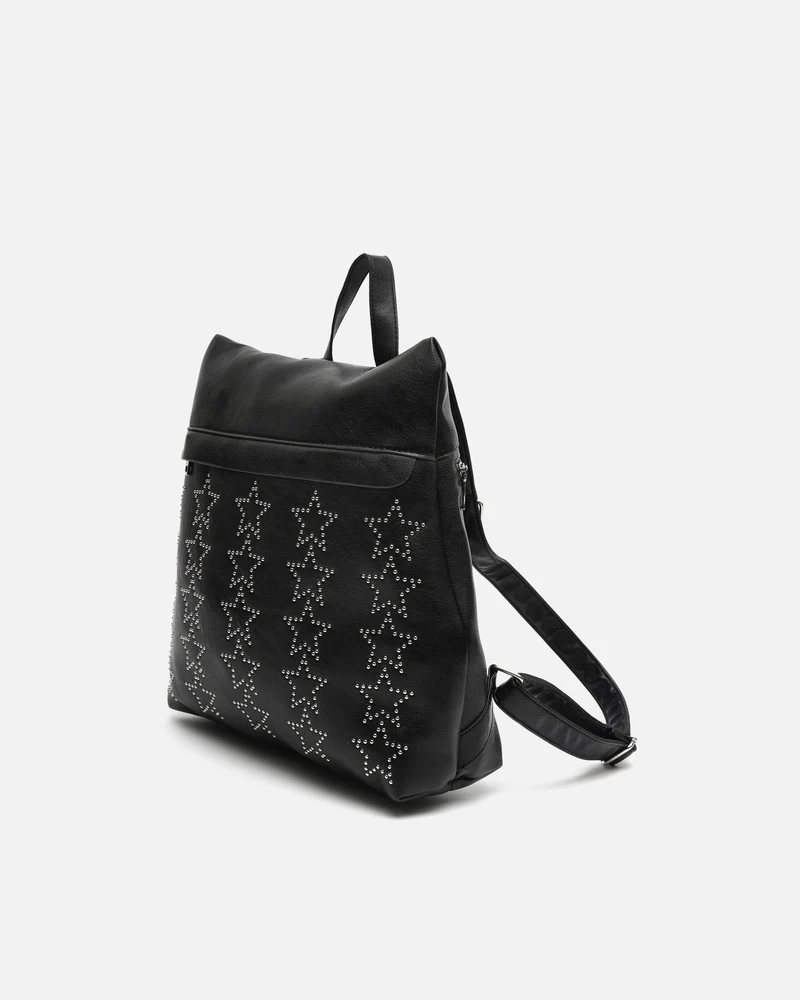 Estre mochila antirrobo con detalles metálicos en forma de estrellas