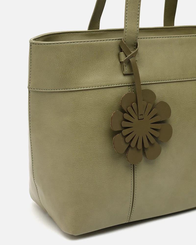 Filiberta bolso shopper grande con detalle colgante ED.