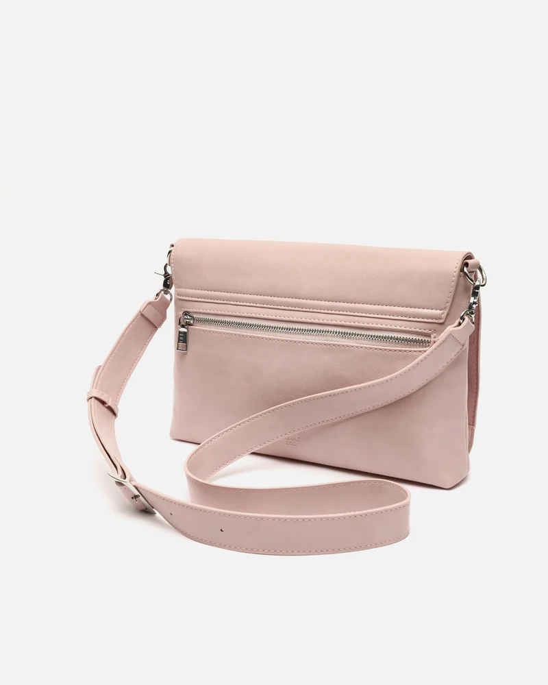 Nesqui-1 bolso bandolera con solapa y detalles metálicos ED.