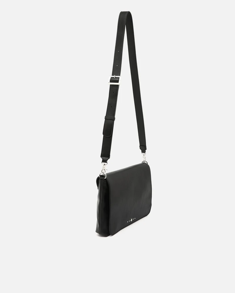 Nesqui bolso bandolera con solapa y detalles metálicos ED.