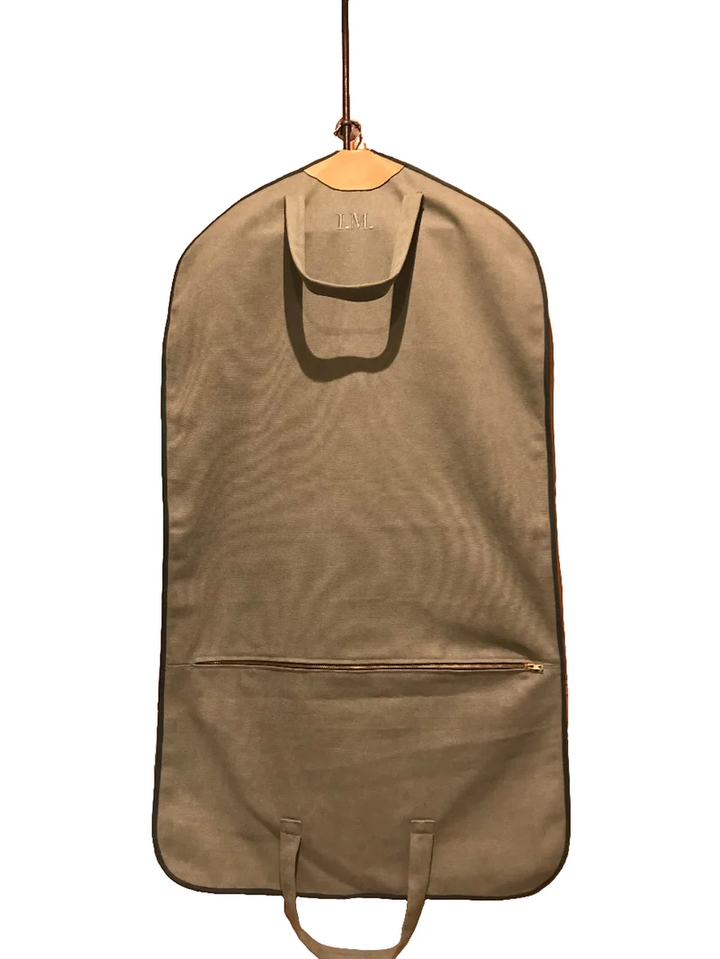 Porta-trajes verde, beige , marron ,azul .Borde y letras , granate , azul o verde.
