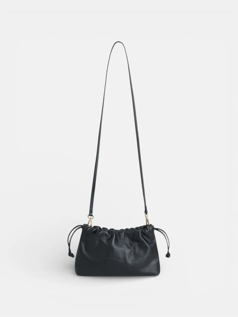 Bolso fruncido piel detalle cadena negro