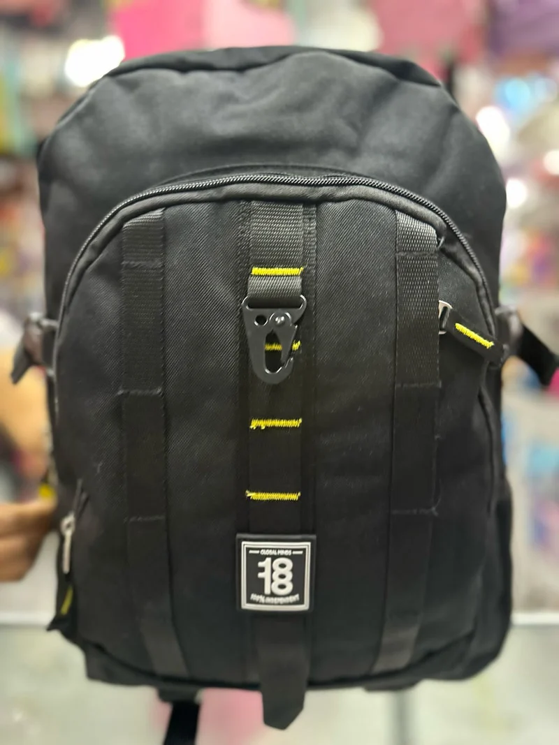 Mochila juvenil negra cintas verticales Chenson
