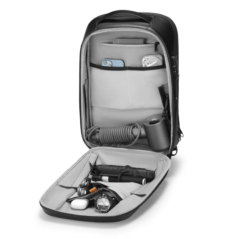 MEMPHIS: Mochila para portátil de negocios de 15.6” con cerradura TSA y puerto USB.