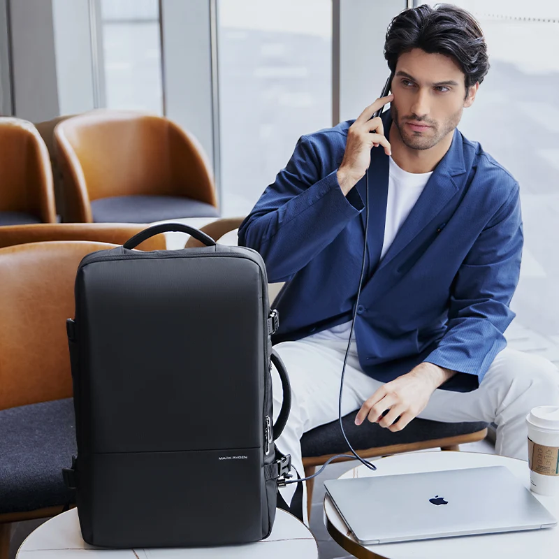 INFINIT EXPANDIBLE: Mochila expandible para portátil de 17" con puerto USB y apertura TSA.