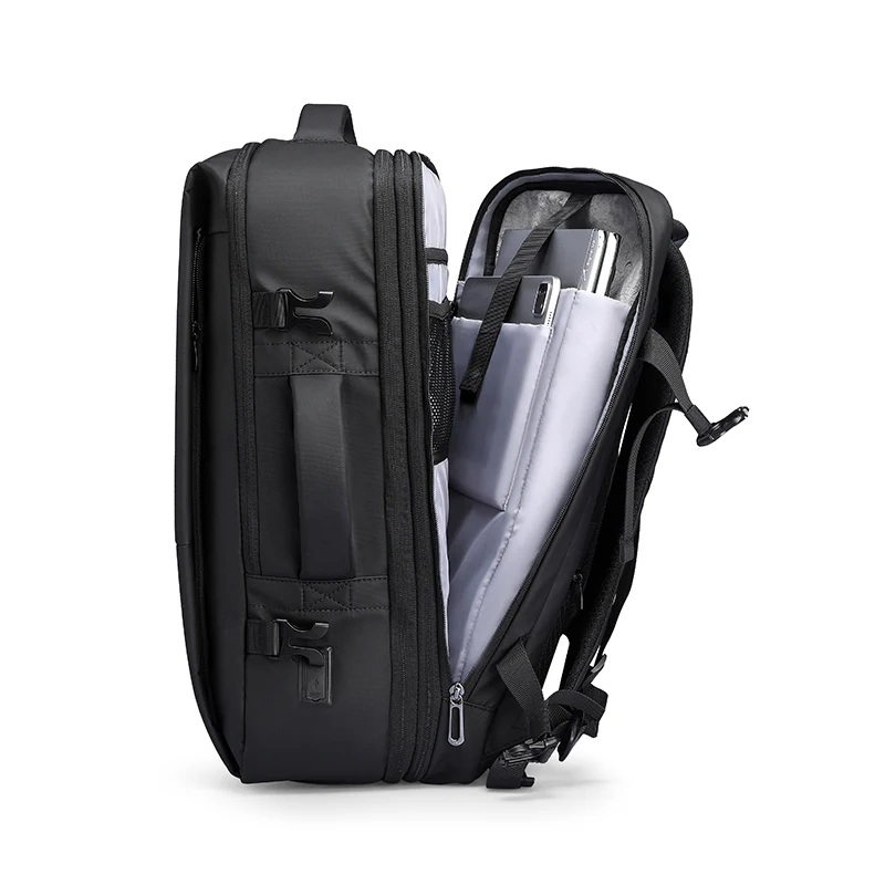 INFINIT EXPANDIBLE: Mochila expandible para portátil de 17" con puerto USB y apertura TSA.