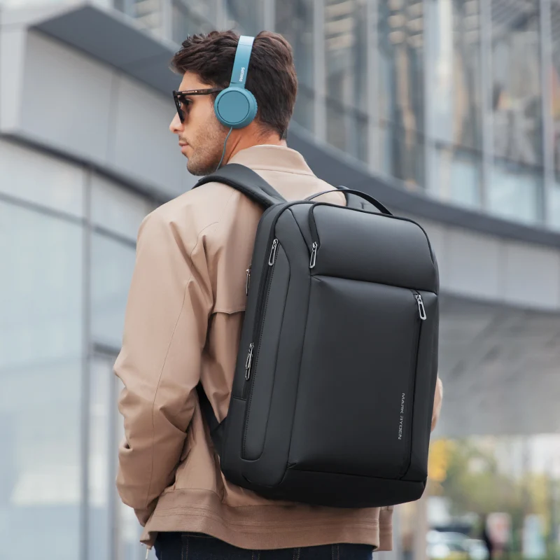 HERO: Mochila expandible para portátil de 15.6" para viajes de negocios.