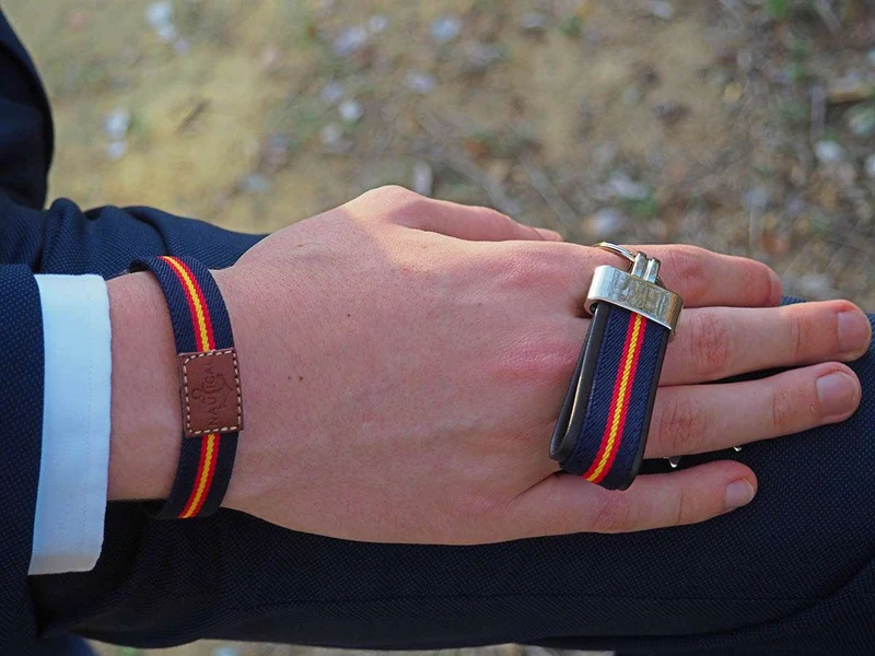 Pack de pulsera y llavero con colores de bandera de España