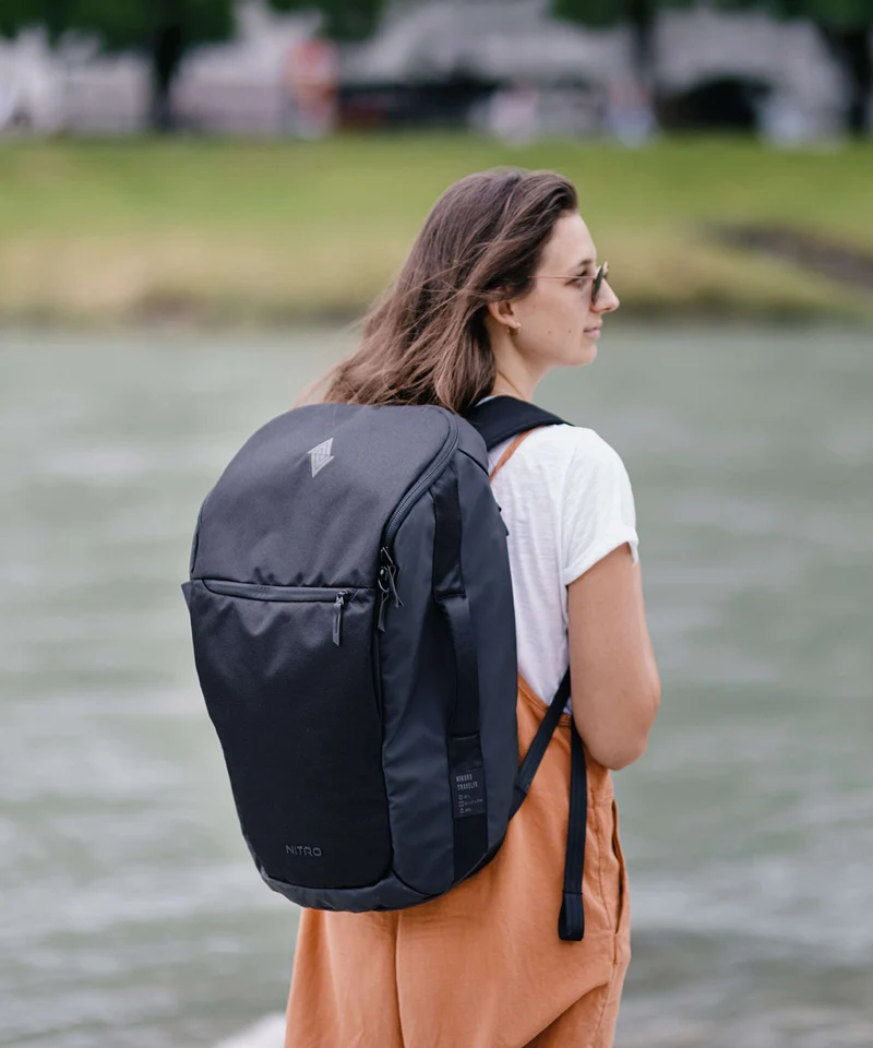 Nitro Nikuro Traveler 32 Mochila de viaje black out