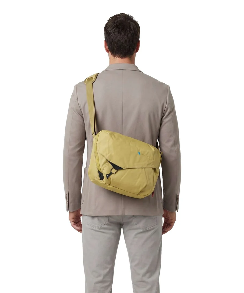 Klättermusen Gaut Bolso de mensajero dark straw