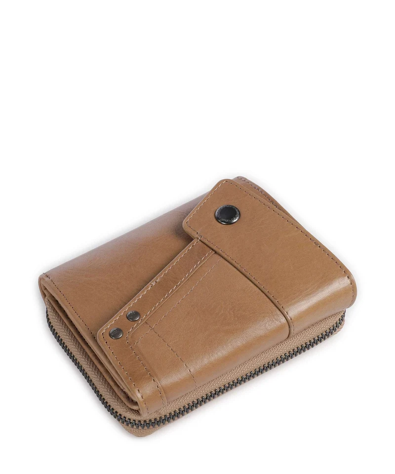 Aunts & Uncles Grandma's Luxury Club Lotta Monedero iced coffee