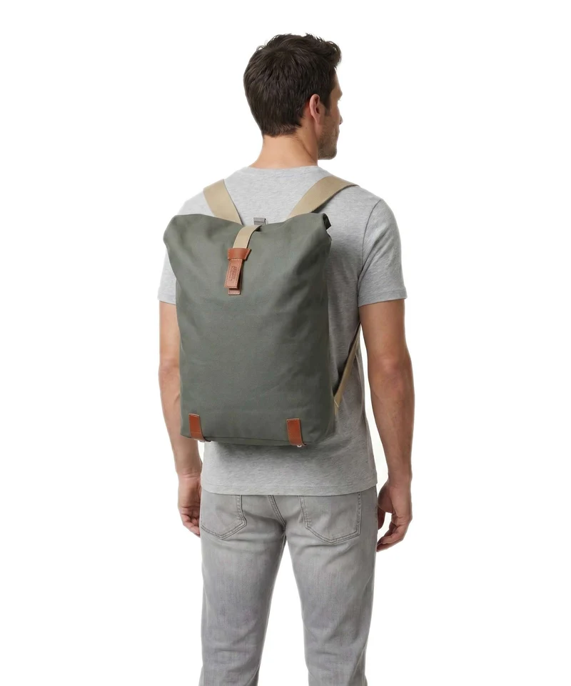 Brooks England Pickwick Cotton Canvas Large Mochila roll-top sage green/honey details
