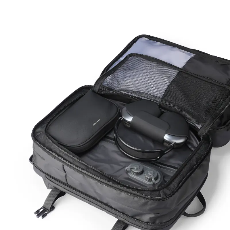 VacSpace Pro: Self-compressing Ziplock Bags Designed for Easy Organization of Clothing