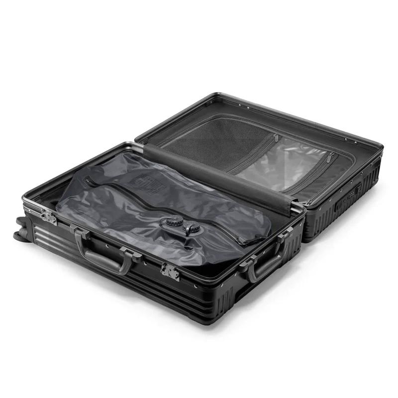 VacSpace Pro: Self-compressing Ziplock Bags Designed for Easy Organization of Clothing